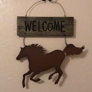 Metal Horse Welcome Sign